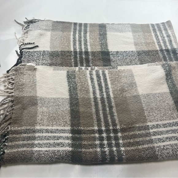 Women’s gray brown flannel plaid blanket L115-22 - Picture 2 of 3